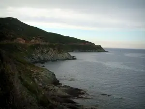 Corsican Cape - Wild and cut bank of the East coast