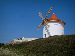 Corsican Cape - Mattei mill at the Col de la Serra pass