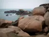 Costa de granito rosa - O Rochers de Ploumanac'h: grandes rochas de granito rosa e mar (o canal)