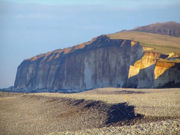 Côte d'Albâtre - Scogli e la spiaggia di ciottoli, nel Pays de Caux