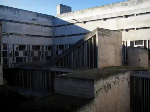 Couvent de la Tourette - Édifice religieux, oeuvre de Le Corbusier, à Éveux