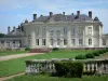 Craon castle - Facade of the main building and French formal garden