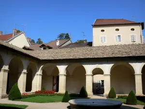 Crémieu - Cloister of the former Augustins convent