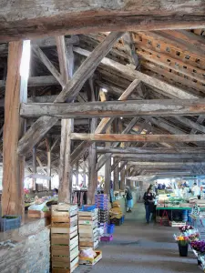 Crémieu - Under the medieval covered market hall: oak roof structure and market