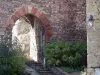 Crémieu - Porte de Quirieu gate (fortified gate), stairs and shrubs