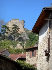 Crémieu - Delphinal castle (fortified castle) on the Saint-Laurent hill overlooking the roofs of the medieval town