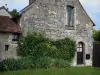 Crissay-sur-Manse - Stone house and its facade decorated with climbing roses (pink roses), in the Manse valley