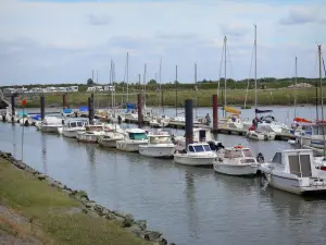 Le Crotoy - Bucht der Somme: Jachthafen mit seinen Booten und seinen Segelboote