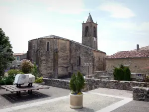 Cruis - Luogo in vista dell 'abside della chiesa abbaziale di Notre-Dame-et-Saint-Martin