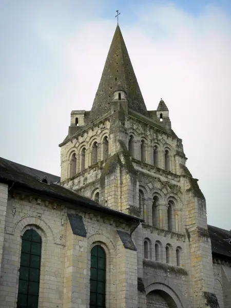 Cunault - Torenspits van de priorij kerk van Onze Lieve Vrouw van Cunault Romaanse