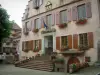 Dambach-la-Ville - Town Hall (stadhuis) met bloemen (geraniums)