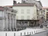 Dax - Pórtico de la Fontaine Cálido y fachadas de la ciudad balneario