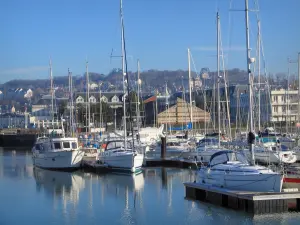 Deauville - Côte Fleurie : bateaux et voiliers du port de plaisance