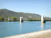 Défilé de Donzère - Pont du Robinet sur le fleuve Rhône et collines verdoyantes