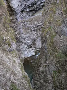 Défilé des Étroits - Gorge : rivière bordée de parois rocheuses ; dans le Dévoluy