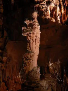 Demoiselles cave - Stalagmite of the Virgin and the Child, in the main room
