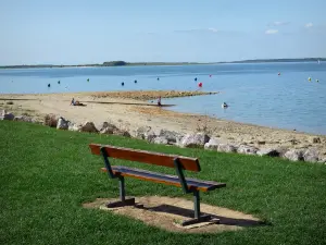 Der-Chantecoq lake - Bench with view of the lake (artificial lake) and its shores