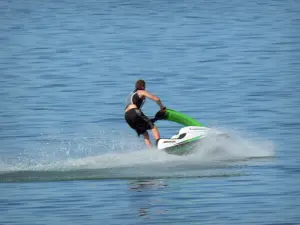 Der-Chantecoq lake - Jet-skiing