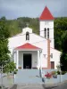 Deshaies - Fassade und Glockenturm der Kirche Saint-Pierre-et-Saint-Paul