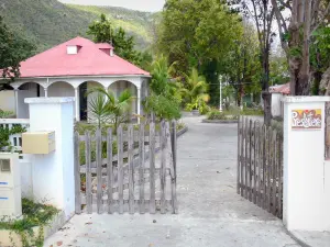 La Désirade - Rectoría cerca de la iglesia Beausejour