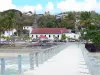 Le Diamant - Vue sur l'église Saint-Thomas et les maisons du bourg depuis le ponton