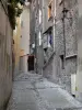 Digne-les-Bains - Oude stad: straat met huizen