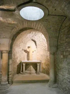 Dijon - Im Inneren der Kathedrale Saint-Bénigne: romanische Krypta