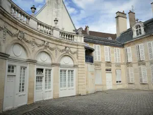 Dijon - Patio hemiciclo del hotel Legouz de Gerland