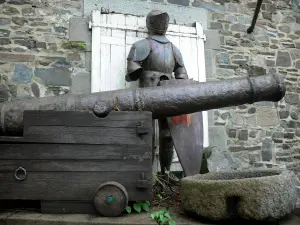 Dol-de-Bretagne - Armure ancienne et canon