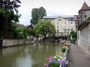 Dole - Promenade entlange des Kanales Tanneurs