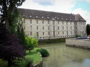 Dole - La Charité, canal and trees