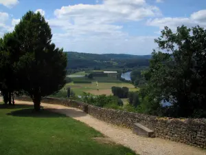 Domme - Promenade met uitzicht op de Dordogne-vallei, in de Perigord