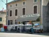 Domrémy-la-Pucelle - Terrasse d'un café du village