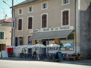 Domrémy-la-Pucelle - Terrasse d'un café du village