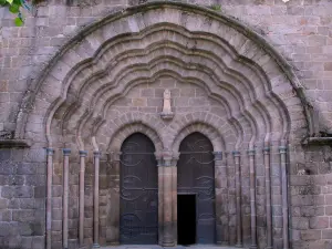 Le Dorat collegiate church - Portal of the Saint-Pierre collegiate church in Basse-Marche