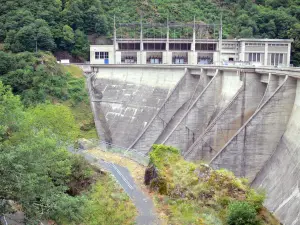 Dordogne upper valley - Hydroelectric dam of the Eagle, in the gorges of the Dordogne