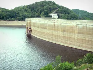 Dordogne upper valley - Hydroelectric dam Bort-les-Orgues and retention of water upstream