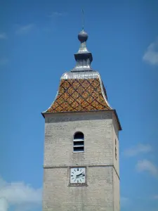 Dorpen van de Haute-Saône - Kerktoren met een dak van geglazuurde tegels