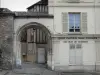 Dourdan - Porch and facades of the medieval town