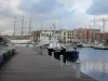 Dunkerque - Comercial de la Cuenca del puerto (puerto deportivo), con sus barcos y yates, edificios en el fondo