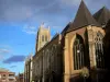 Dunkerque - St. Eloi Iglesia y el campanario