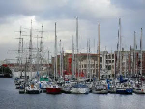 Dunkerque - Bateaux et voiliers du port du Bassin du Commerce (port de plaisance)