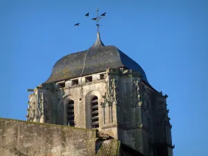 Église de Corme-Royal - Clocher de l'église romane, en Saintonge