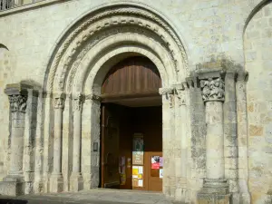 Église de Layrac - Portail de l'église Saint-Martin