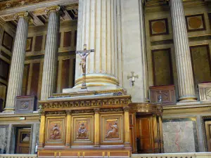 Église de la Madeleine - Intérieur de l'église : colonnes