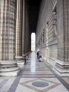 Église de la Madeleine - Sous la colonnade