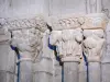 Église de Rieux-Minervois - Intérieur de l'église romane Sainte-Marie : chapiteaux sculptés