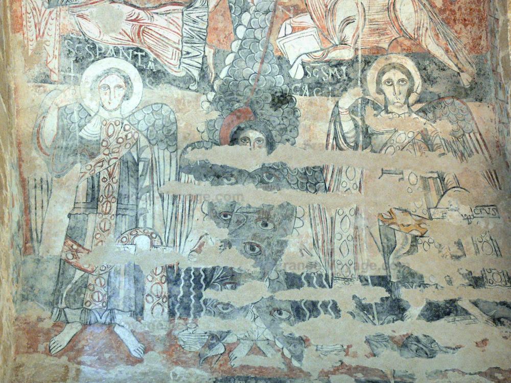 L'église rupestre de Vals - Église rupestre de Vals: Intérieur de l'église Sainte-Marie : peinture murale (fresque) romane