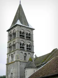 Église de Vignory - Clocher de l'église romane Saint-Étienne