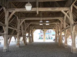 Egreville - Holzbalkenwerk der Markthallen